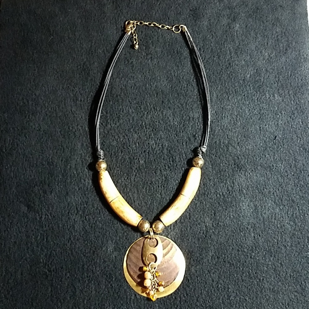 NWOT 18" tribal statement necklace with pendant